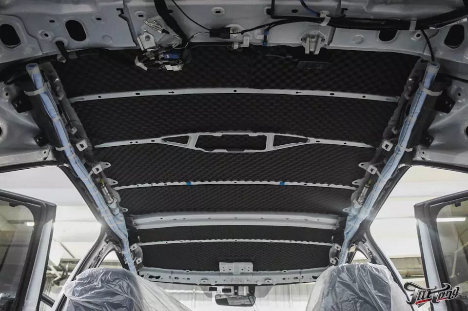 Lexus RX. Комплексная шумоизоляция салона и деликатная химчистка салона.